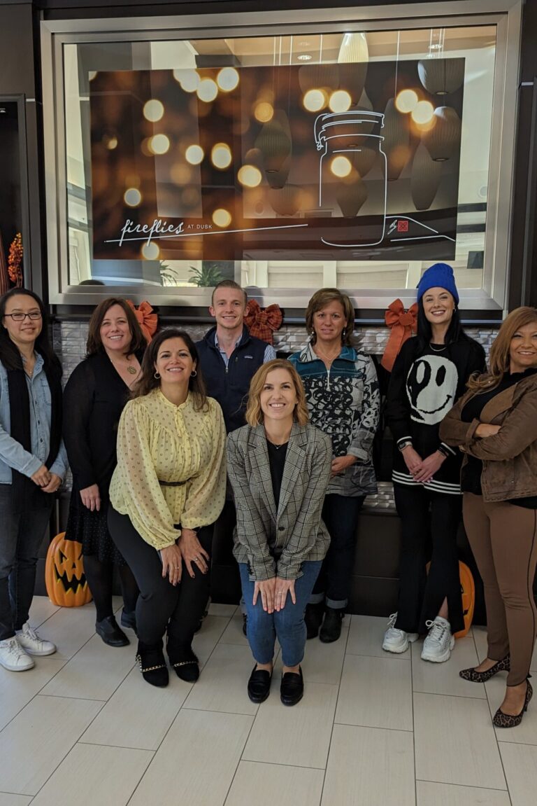 A group photo of Michael Neuendorff and seminar attendees.